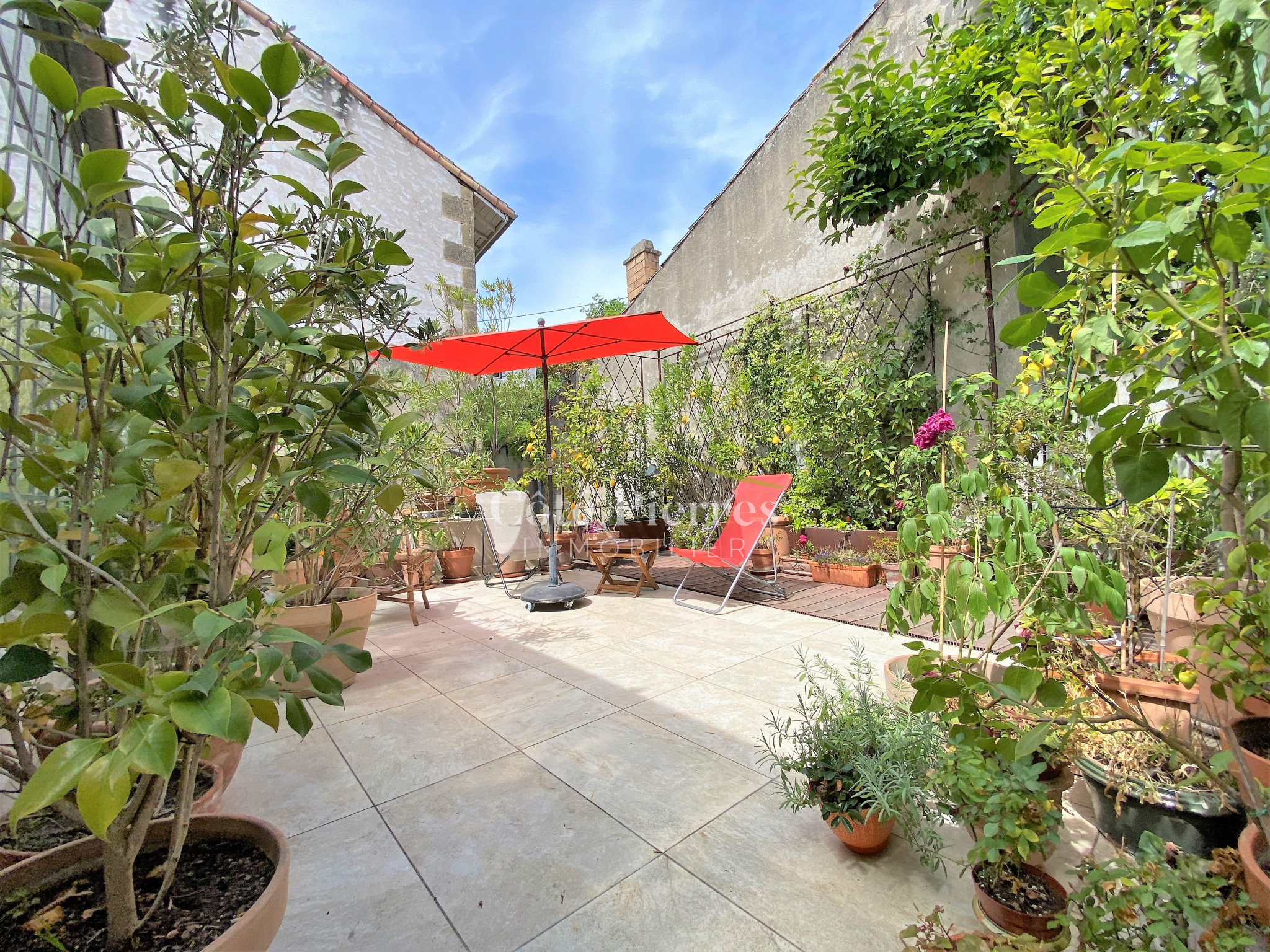 1 Rue Rouget De Lisle 30000 Nîmes