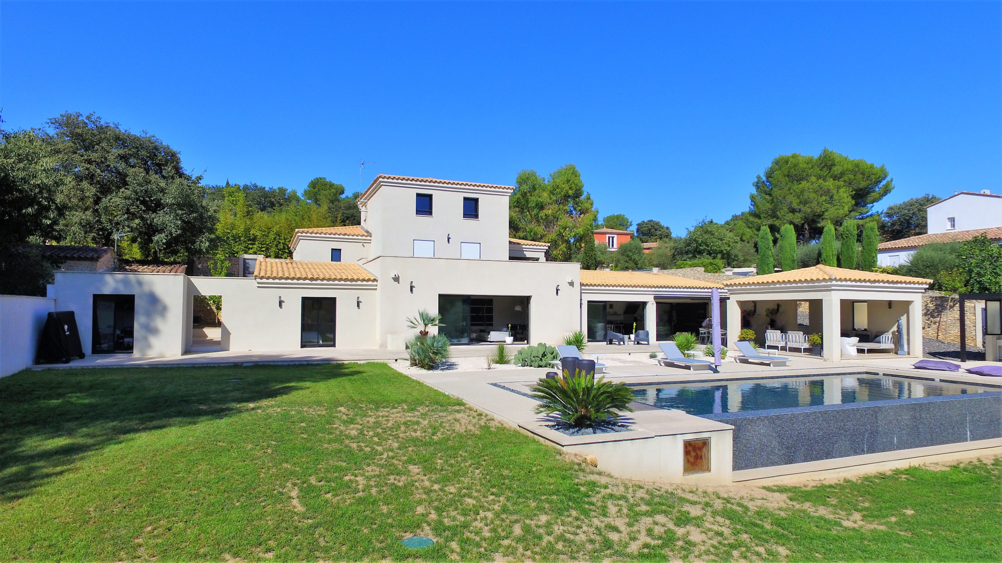 NIMES - Villa d' exception