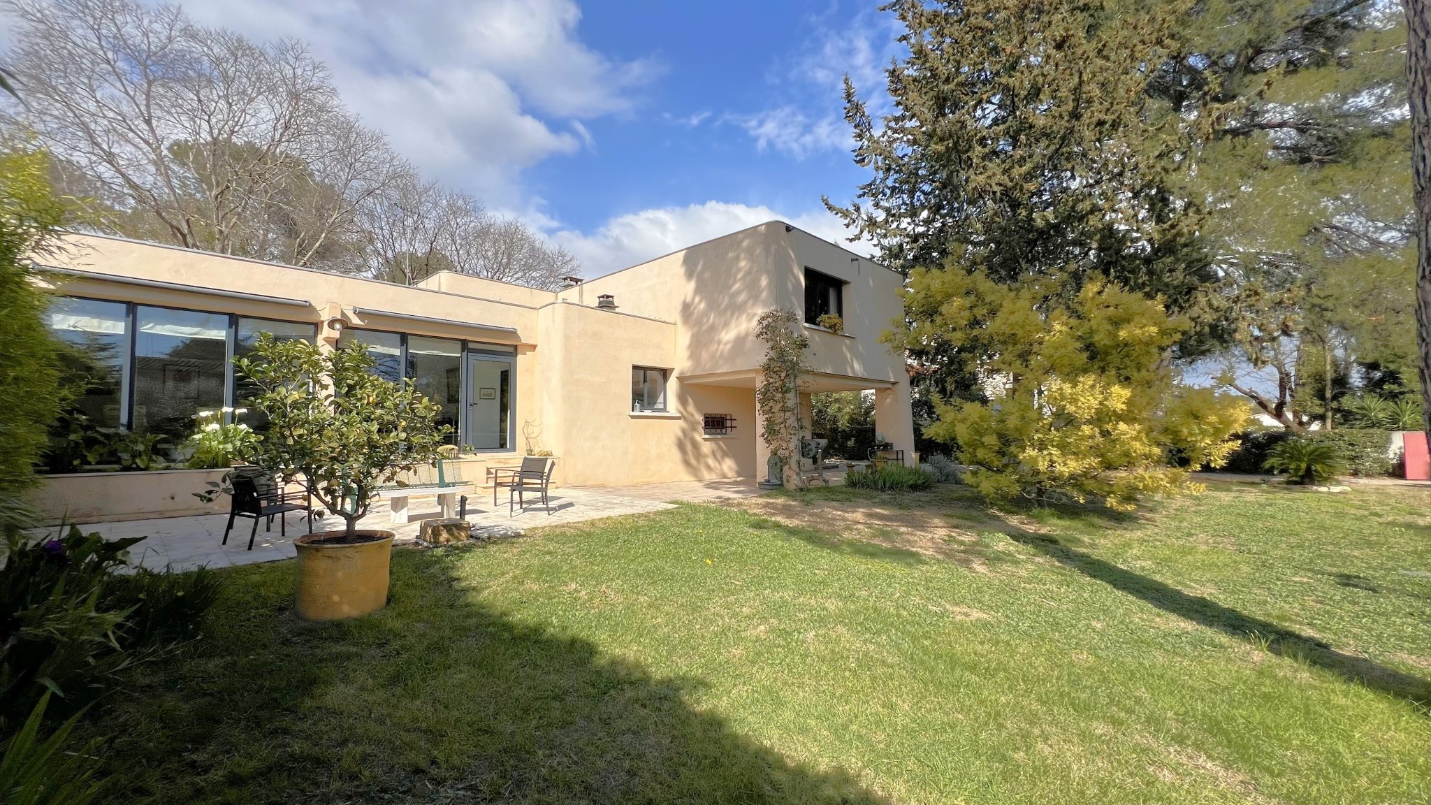 NIMES QUARTIER RECHERCHE