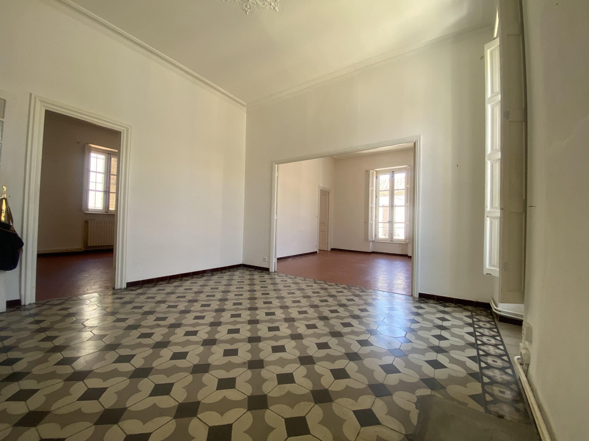 Bel appartement ancien Type 5 idéalement situé