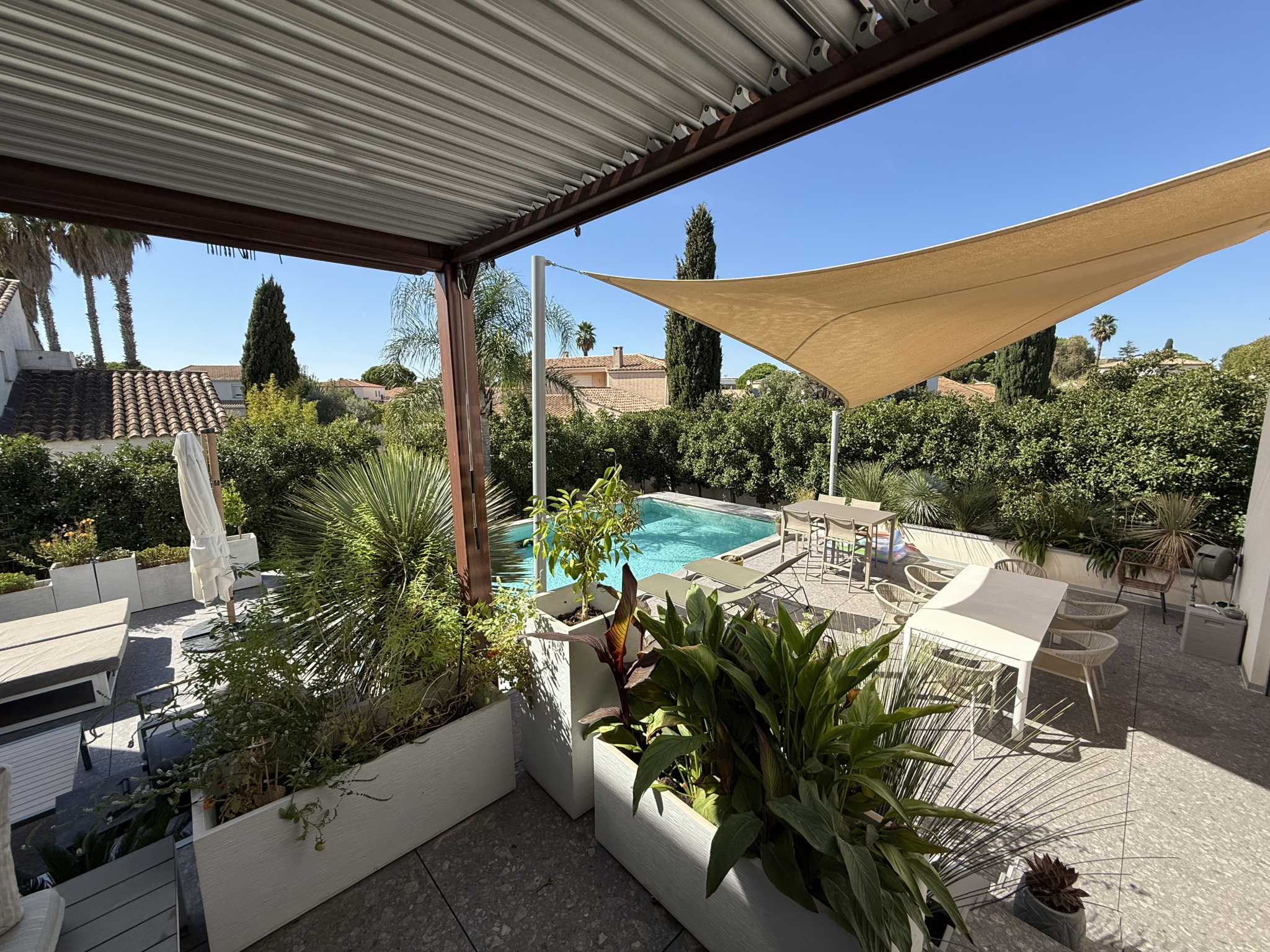 Charmante Villa d'architecte T9 - 3/4 chambres - LATTES - 1.845.000€